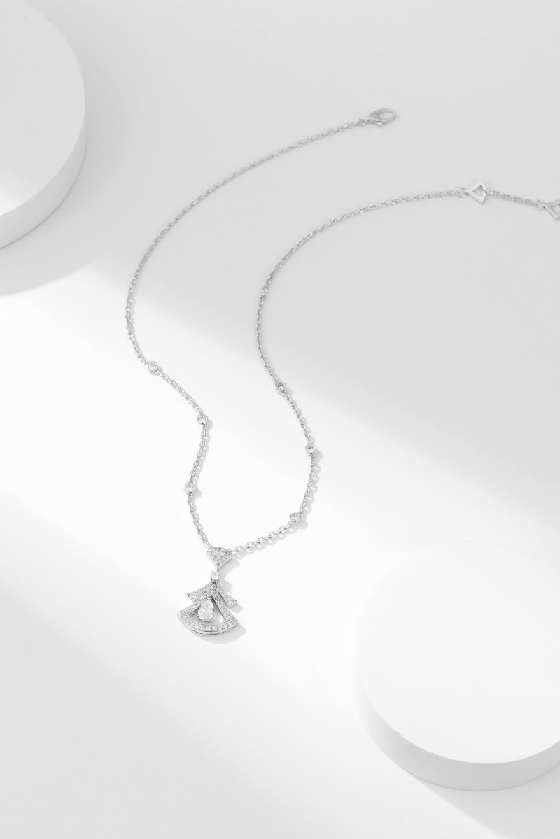 Bv1g*ai necklaces
